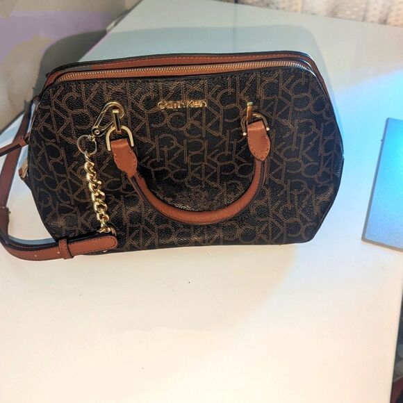 CALVIN KLEIN HAYDEN STYLE CROSSBODY BAG ITS A BEAUTY ♥️ - Picture 1 of 11